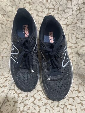 New Balance 860 Women's Black and White Athletic Sneakers Sz 9 Wide
